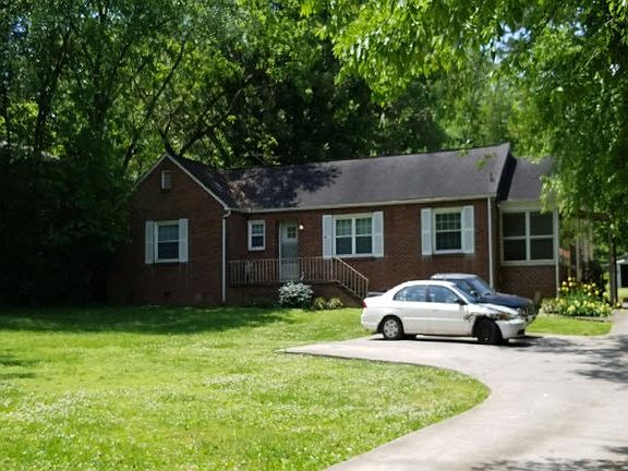 3rd image of 1005 S Chilhowee Dr