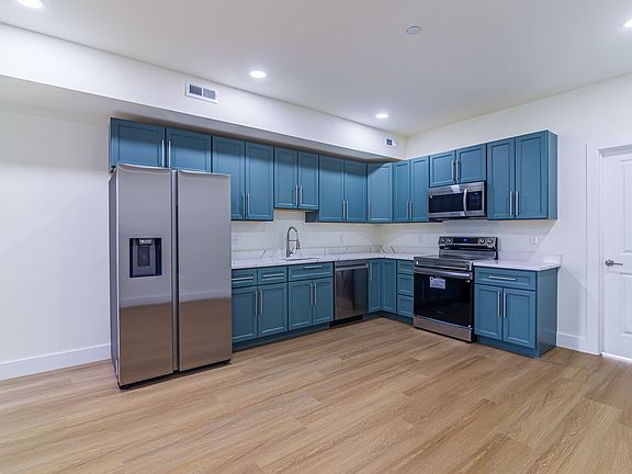 4th image of 3956 Parrish St #B