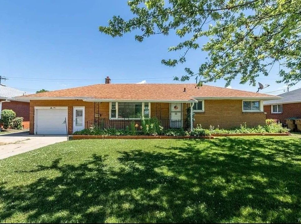 Front Porch & Yard with Garage attached