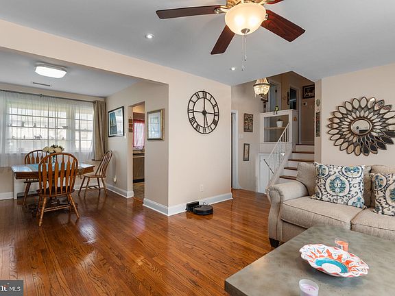 3rd image of 9950 Wistaria St