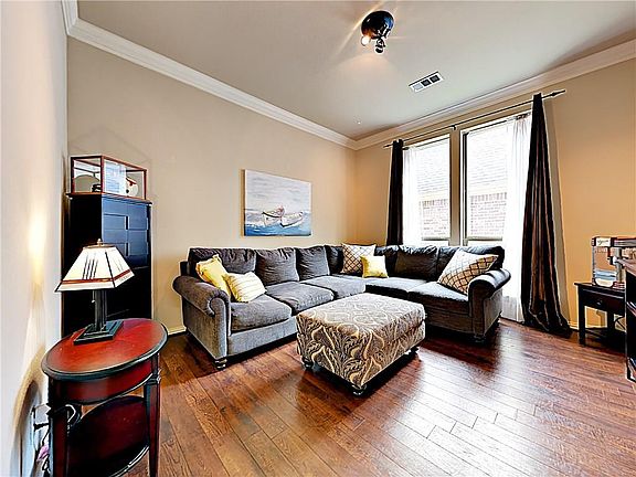 5th image of 3806 Park Valley Ct