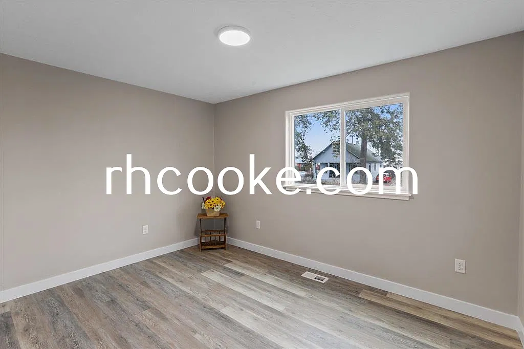 4 bed, 2028 sqft, $1,800 — Photo 3