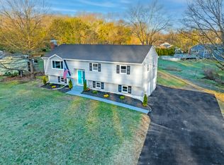 10 Lakeview Dr, Milford, CT 06460