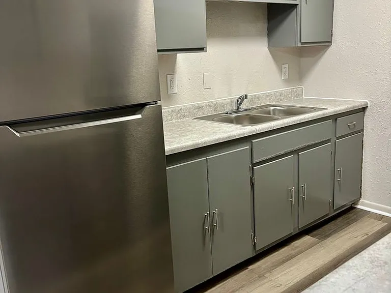 Cedar Crest Apartments — Photo 16