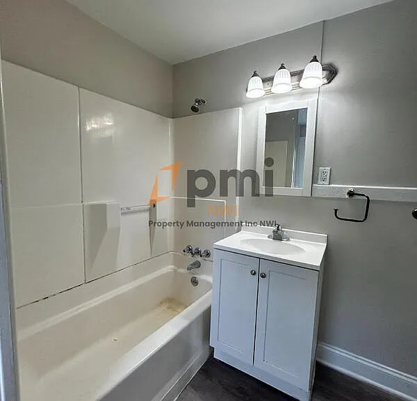 215 Lafayette St #1 — Photo 9