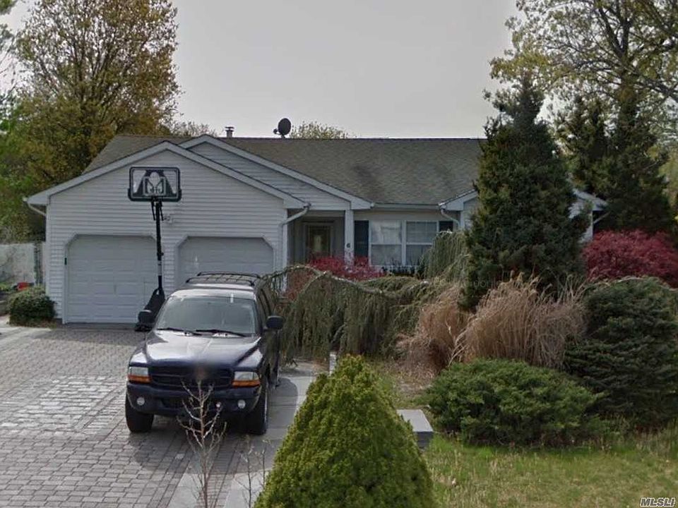 1st image of 6 Cherry Ln