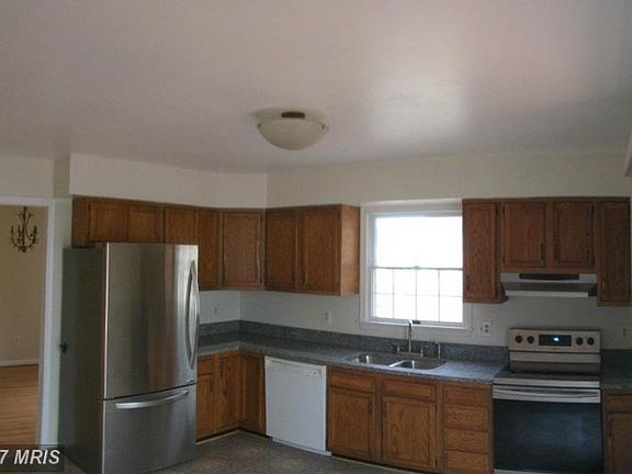 4th image of 9142 Schoolcraft Ln