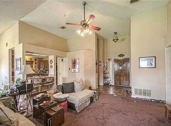 3rd image of 2453 Claremont Dr