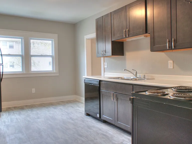 2865 N Frederick Ave — Photo 10
