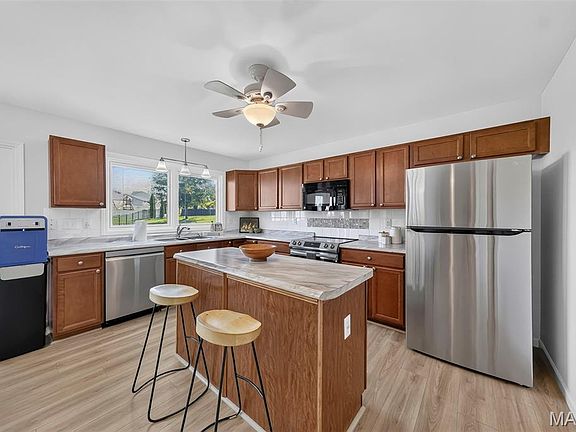 4th image of 151 Riverdale Woods Cir