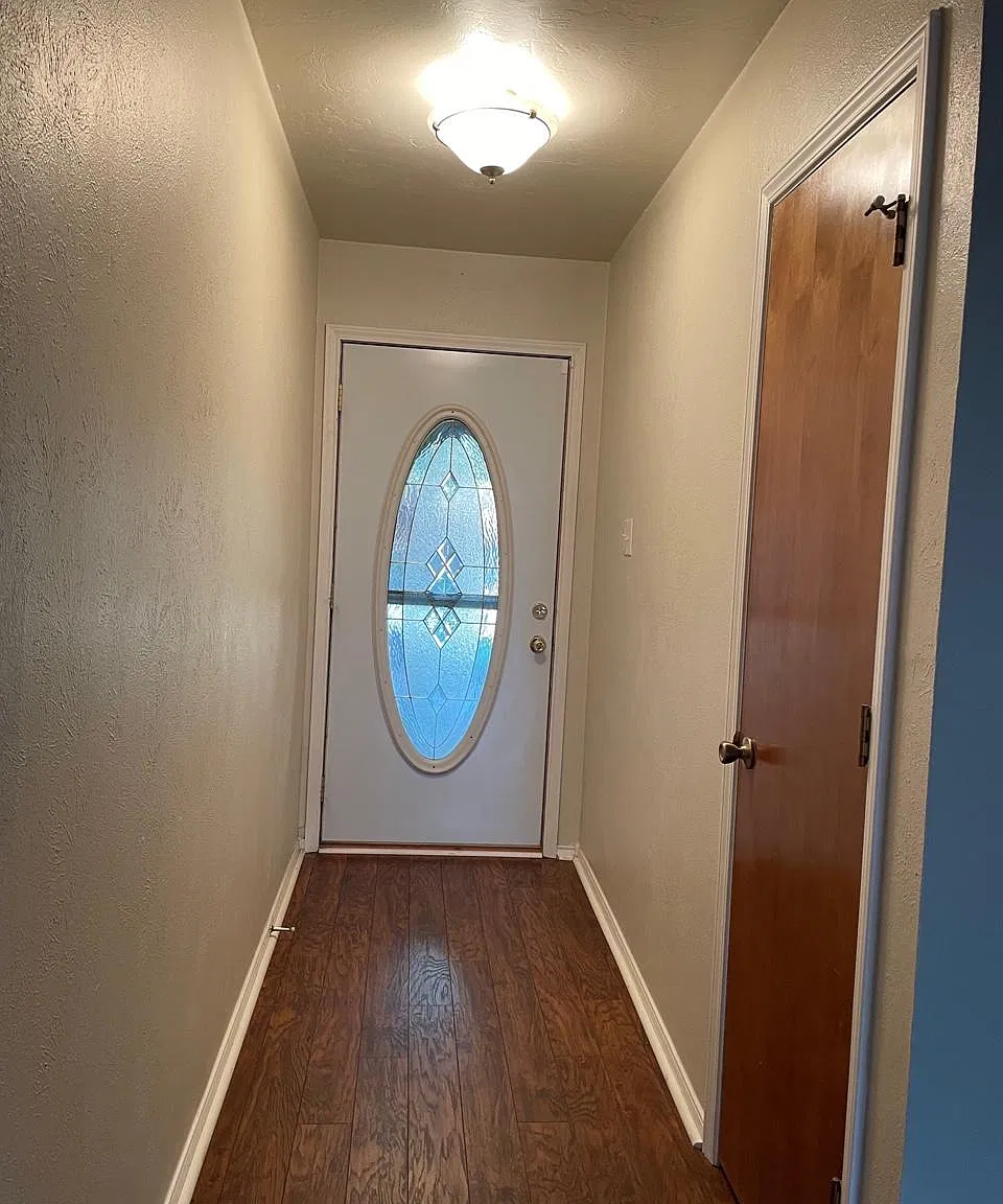 3 bed, 1571 sqft, $2,300 — Photo 2