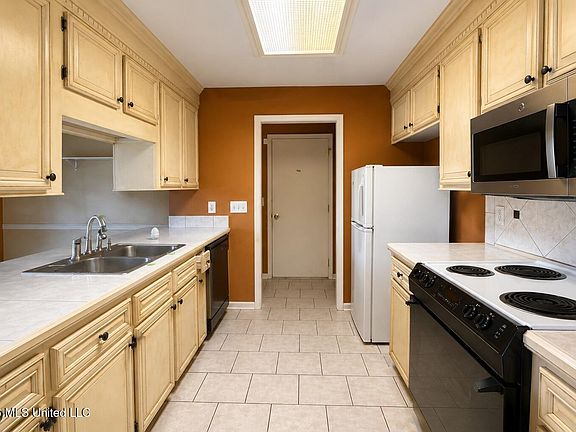 5th image of 505 Fairview Cv