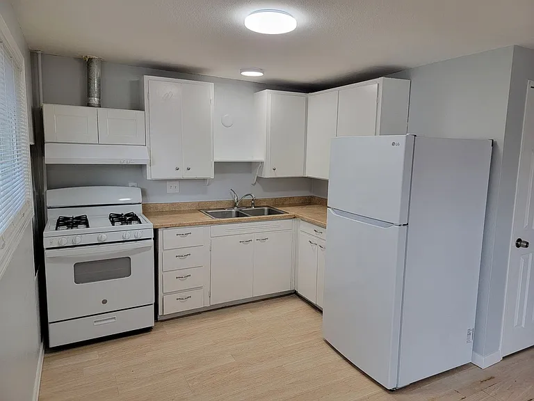 350 SE Lilly Ave — Photo 5