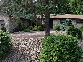 6 Riverview Cir, Poughkeepsie, NY 12601