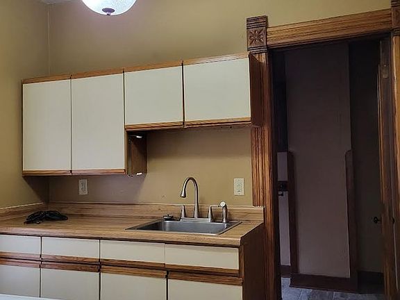 3rd image of 232 Woodward Ave #0B-1Ba