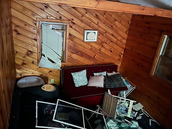 4th image of 51 Cypress St