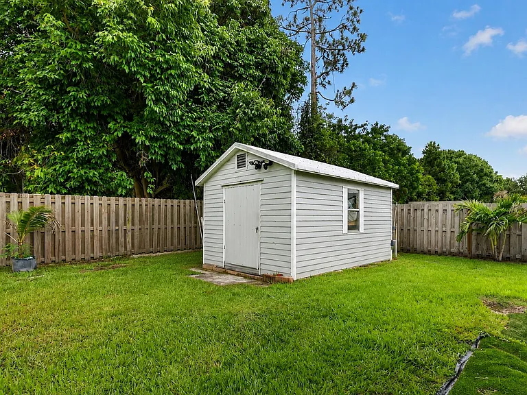 1571 SW Hunnicut Ave — Photo 22