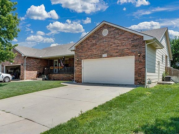 2nd image of 2302 N Shefford Cir