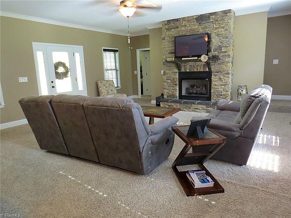 5th image of 110 Maple Glade Dr