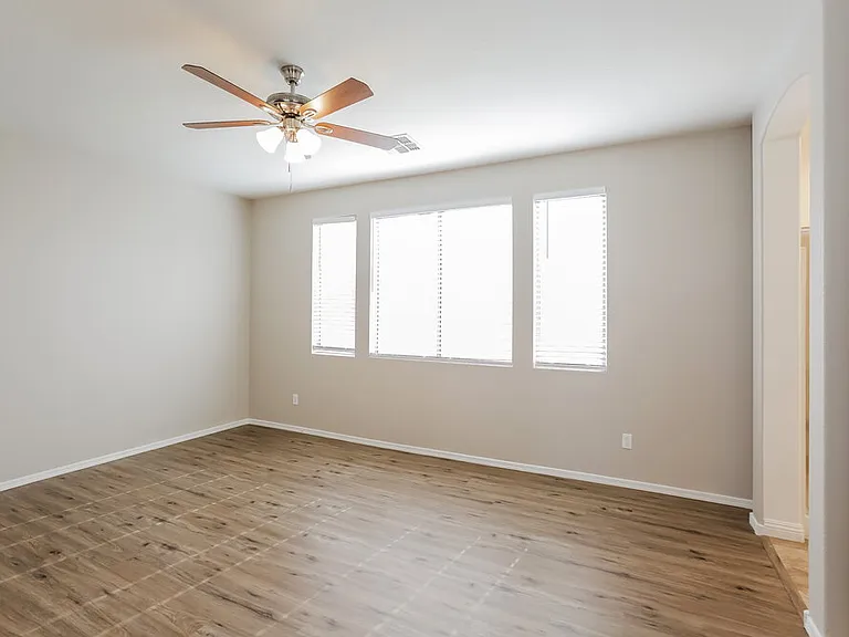 1613 W Saint Catherine Ave — Photo 10