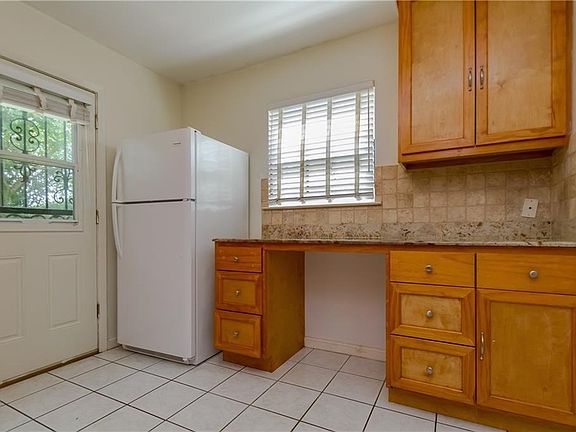 3rd image of 3122 Trafalgar St