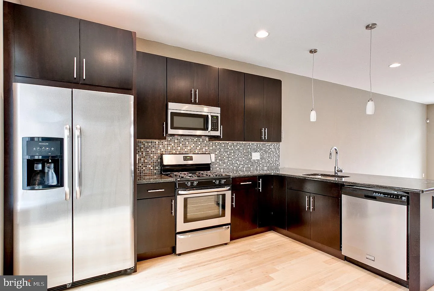3 bed, 2.5 bath, 2000 sqft, $2,985 — Photo 3