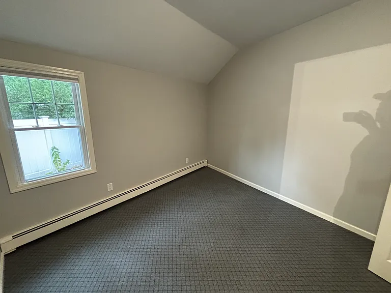 142 Old Country Rd — Photo 5