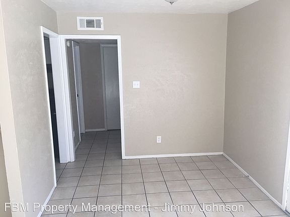 5th image of 2401 Yorkstown Dr APT 116