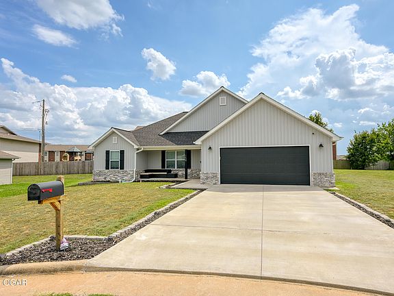 2nd image of 1428 Hannah Ln