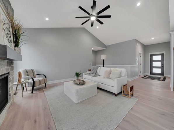 7451 Maxine Dr