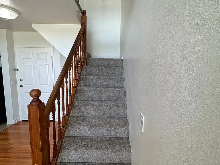 549 S Wilton Pl — Photo 7