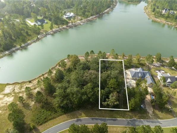 404 Salt Creek Way E, Brunswick, GA 31523