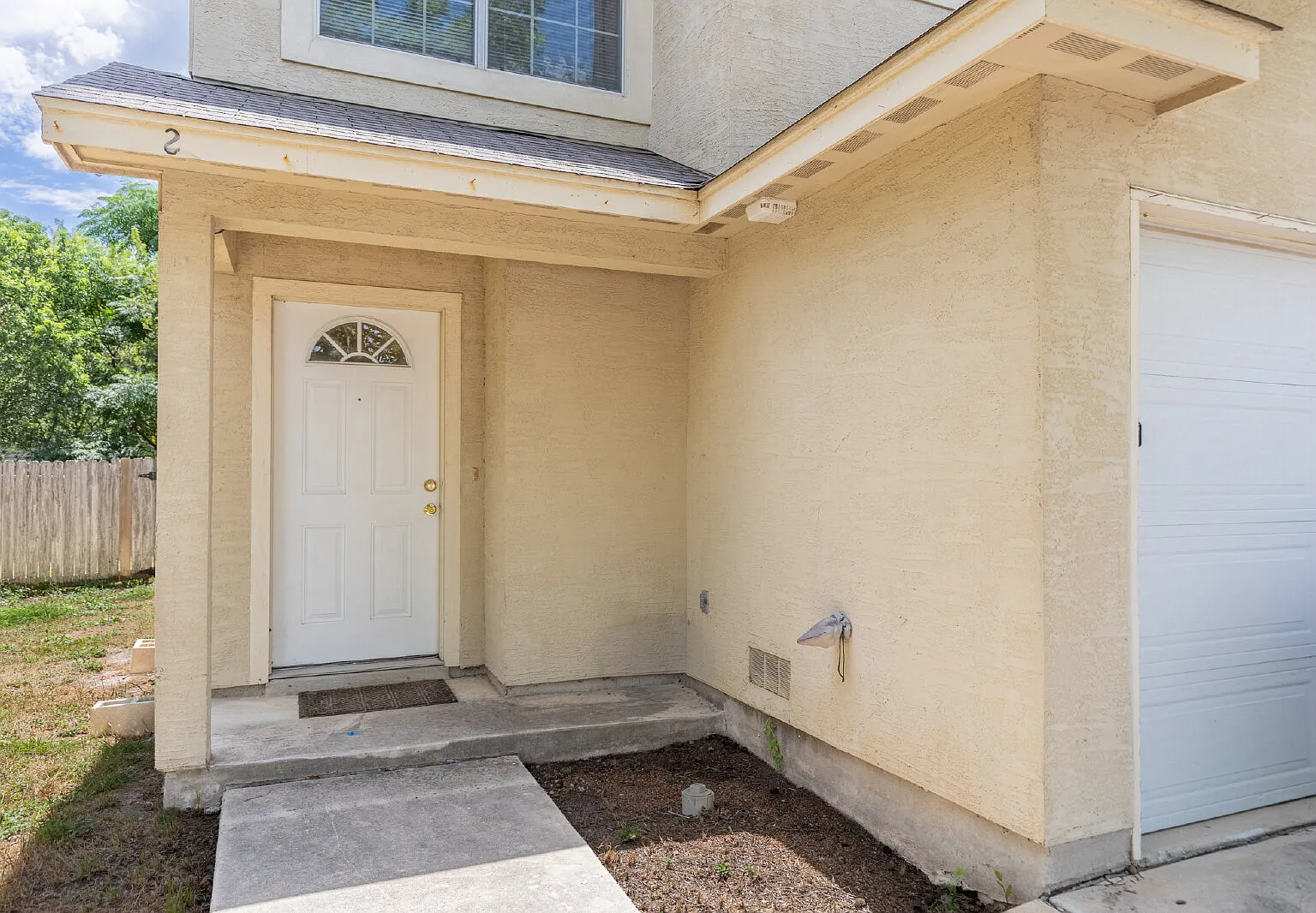 3 bed, 2.5 bath, $1,295 — Photo 2