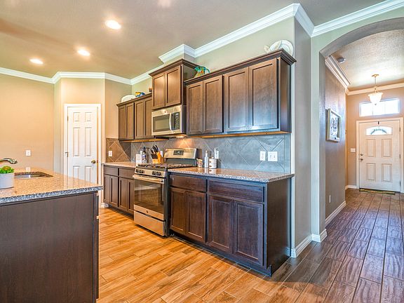 3rd image of 3038 Maverick Dr