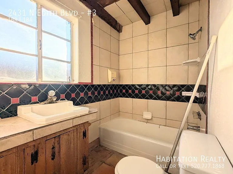 2431 N Edith Blvd #3 — Photo 13