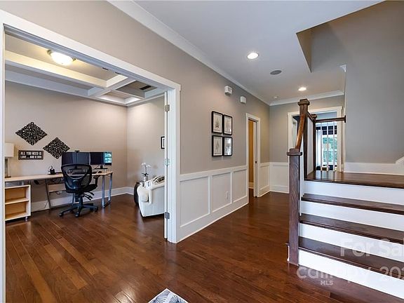 5th image of 2104 Saddleridge Dr