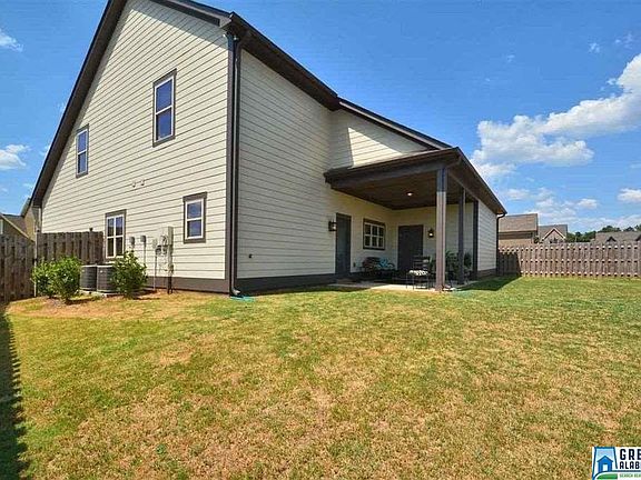3rd image of 455 Sherwood Cir