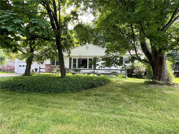 72 Patrick Cir, Fulton, NY 13069