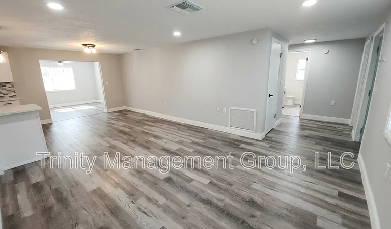 5808 Consuello Dr — Photo 10