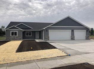 1604 Hurst Castle Rd, Saint Cloud, MN 56303