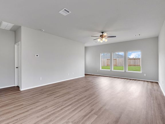3rd image of 8014 Camphor Ct