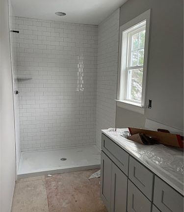 5th image of 2609 Kenwood Ave