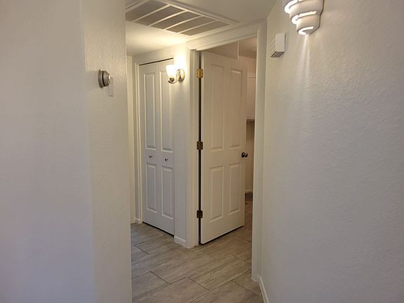 4th image of 3081 Newport Dr