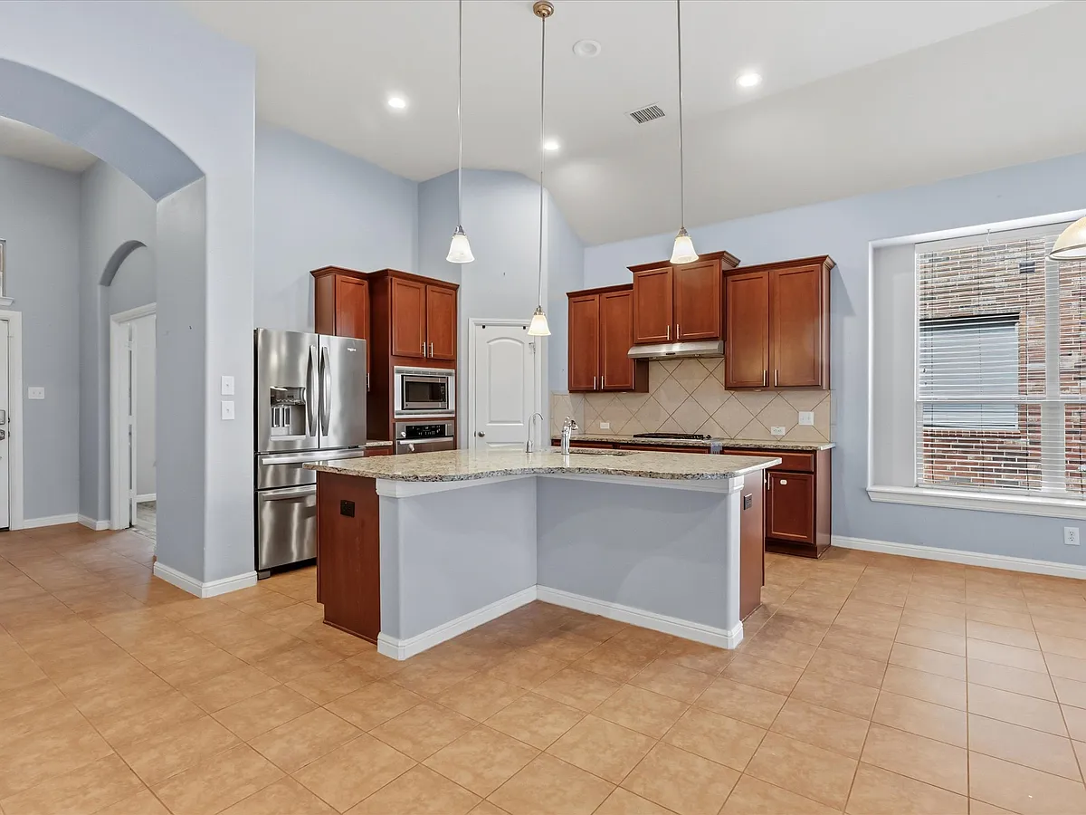 Building Photo - 4114 Lee Hutson Dr