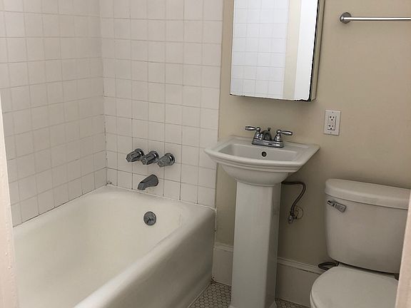 4th image of 1825 Pine St APT 7