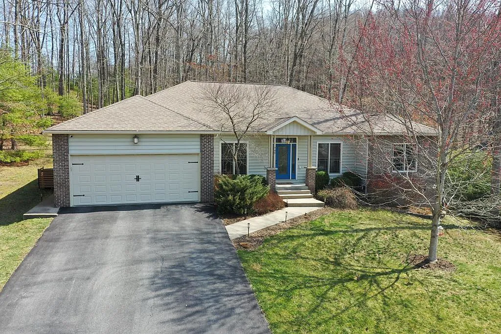 740 Edward Dr photo 1