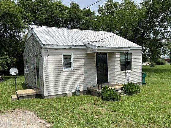 2nd image of 322 Jones Cir
