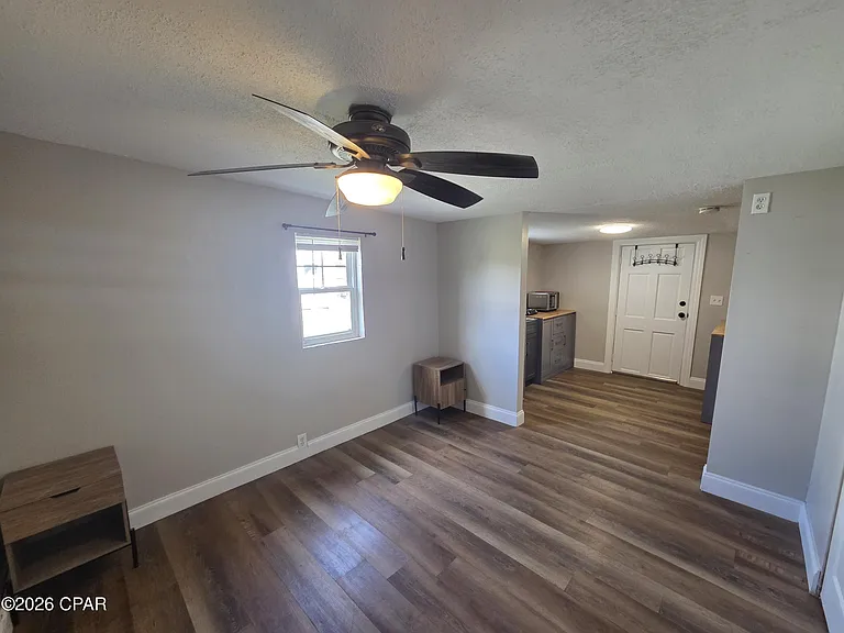 1525 Oak Ave #B — Photo 6