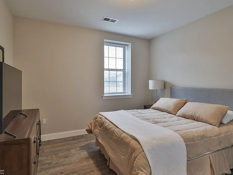 1503 Main St #J — Photo 9