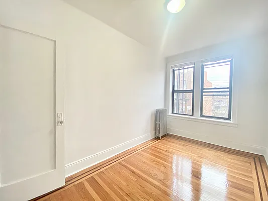 Rented by Mae Equities | media 8